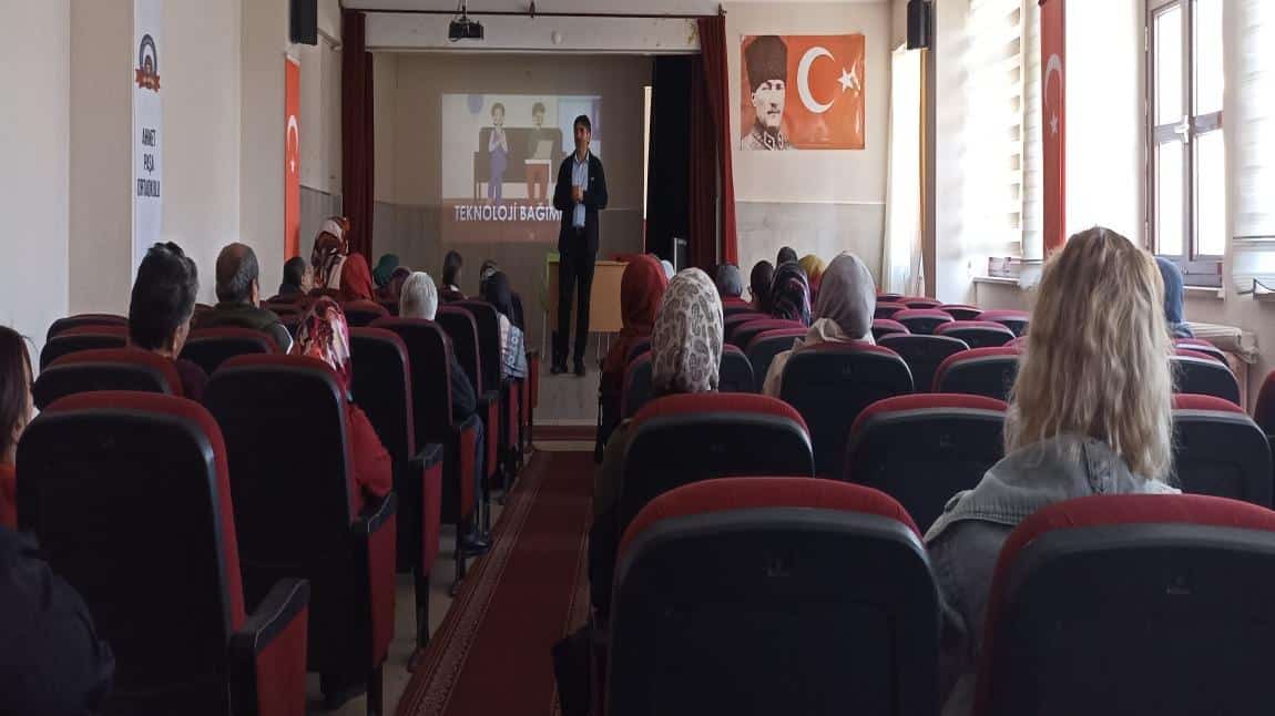 AKRAN ZORBALIĞI VE TEKNOLOJİ BAĞIMLILIĞI SEMİNERLERİ